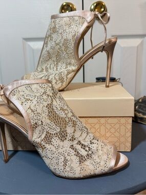 Badgley Mischka Ivory/champagne Lace Open-Toe Heels with champagne Trim sz 11